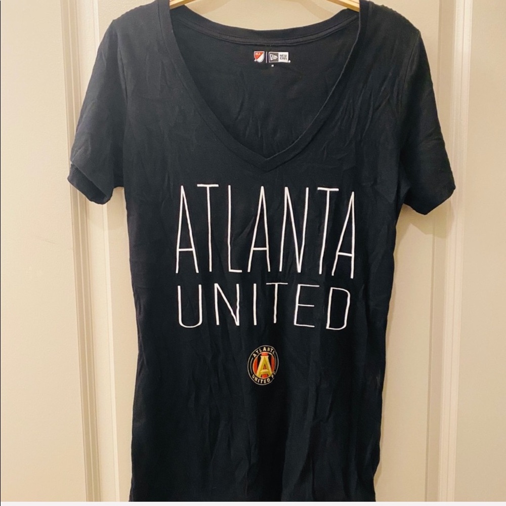 Atlanta United Women’s Black V- Neck tshirt in Size Medium